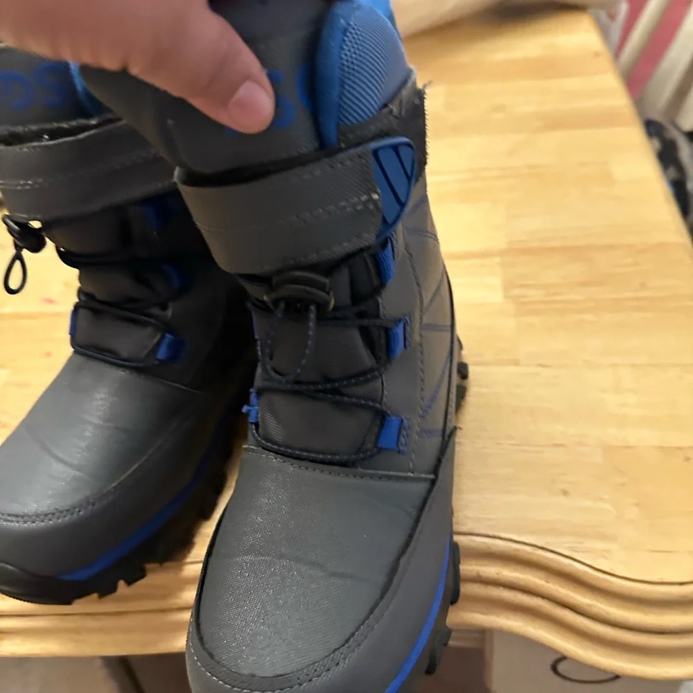 Kids' Waterproof Black and Blue Snow Boots sz 4